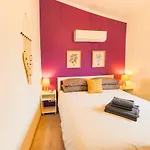Character 2br Upper Retreat With Bbq Terrace Parking
