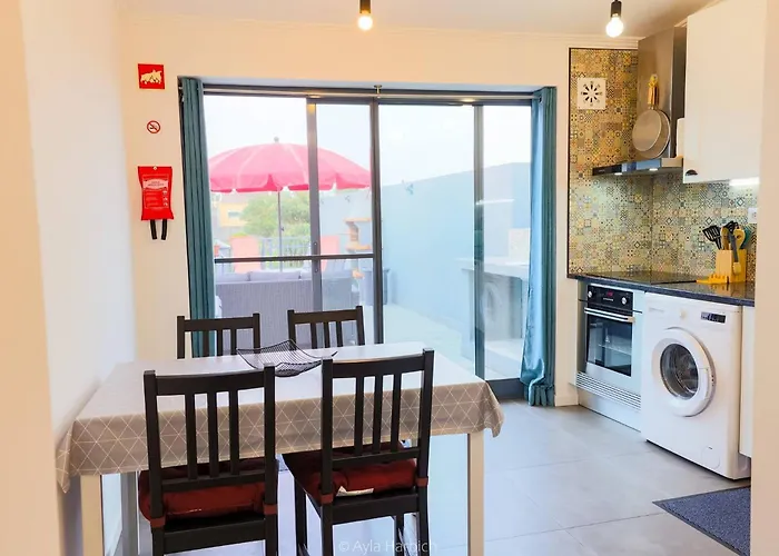 Character 2br Upper Retreat With Bbq Terrace Parking Διαμέρισμα *