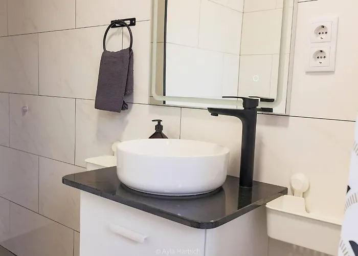 Διαμέρισμα Character 2br Upper Retreat With Bbq Terrace Parking Πόντα Ντελγκάντα