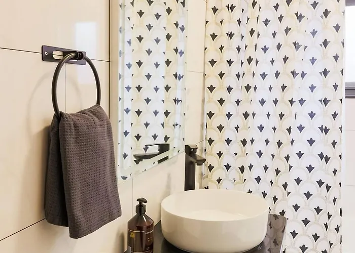 Διαμέρισμα Character 2br Upper Retreat With Bbq Terrace Parking *