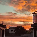 Appartement Character 2br Upper Retreat With Bbq Terrace Parking
