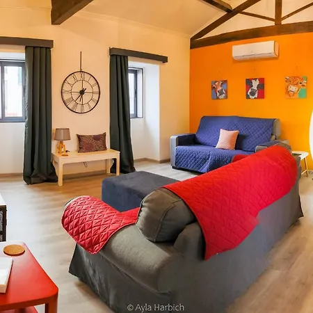 Daire Character 2br Upper Retreat With Bbq Terrace Parking *