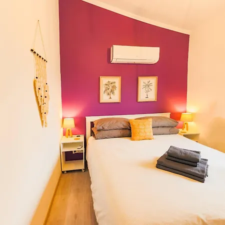 Character 2br Upper Retreat With Bbq Terrace Parking