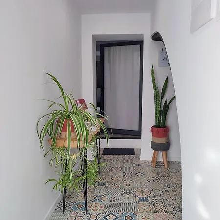 Daire Character 2br Upper Retreat With Bbq Terrace Parking *