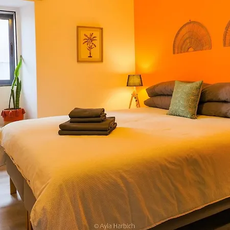 Character 2br Upper Retreat With Bbq Terrace Parking *