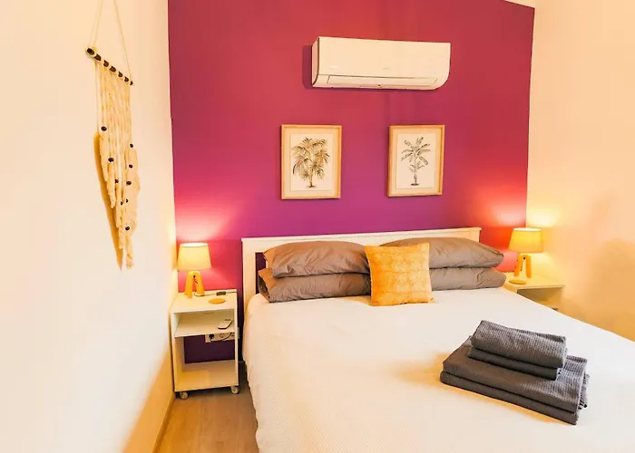 Character 2br Upper Retreat With Bbq Terrace Parking