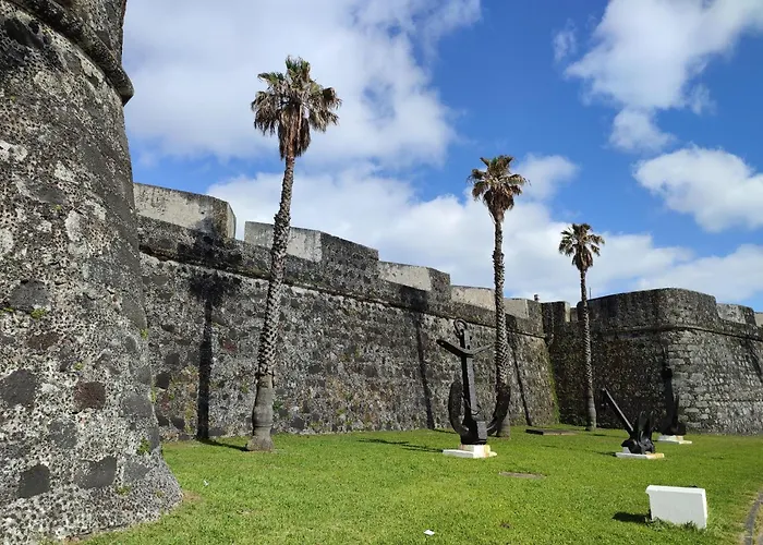 Character 2br Upper Retreat With Bbq Terrace Parking